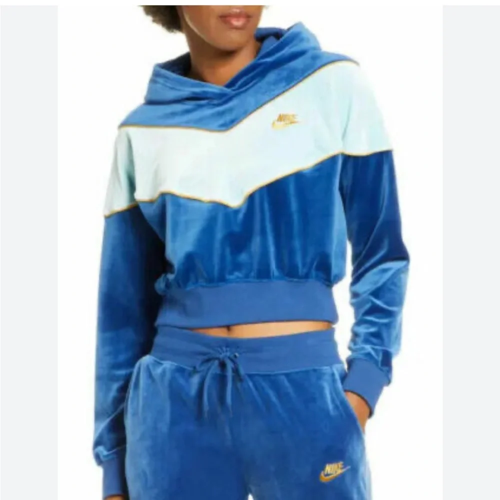 Nike Sportswear Heritage Crop Velvet Hoodie in Blue‎  Size Medium